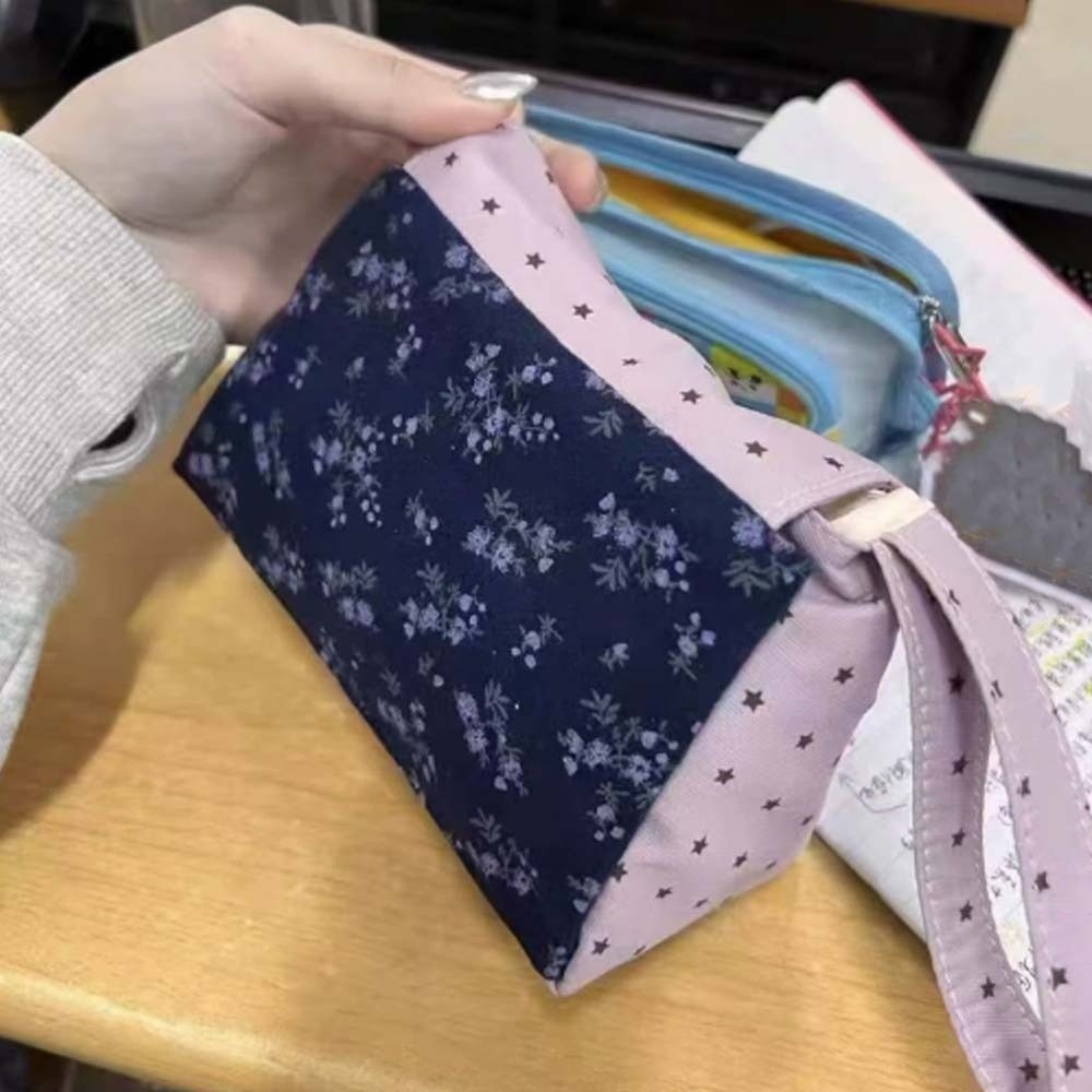 Korean Lifestyle & Kids Boutique - حقيبة مكياج بنقشة زهور أرجوانية بنقاط